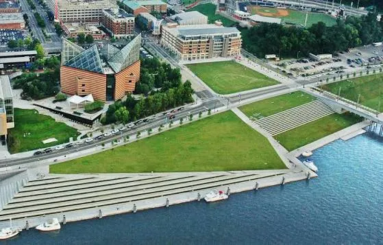 Aerial view of Ross Landing and the Tennessee Aquarium on the riverfront